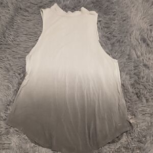 Chic Sleeveless Ombre Top in Gray